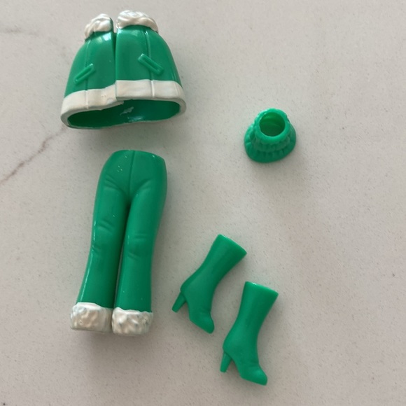 Polly Pocket Snow Day Sleigh Set - Picture 7 of 16